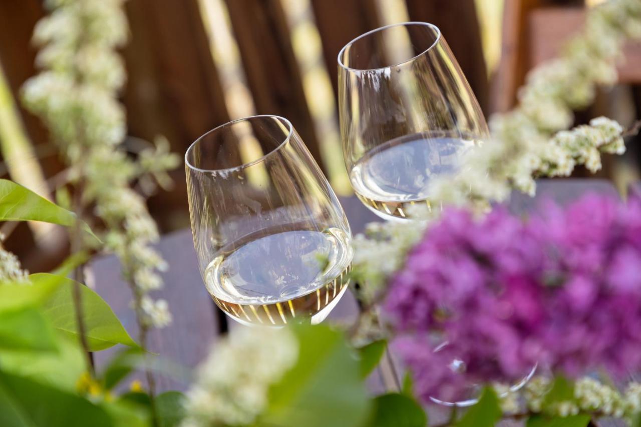 Engadiner Apartments & Wines 몬타냐 외부 사진