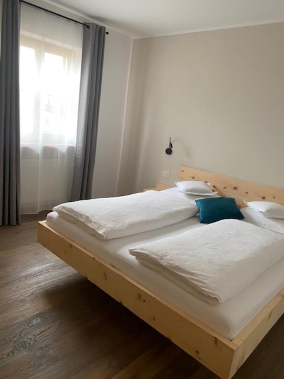 Engadiner Apartments & Wines 몬타냐 외부 사진