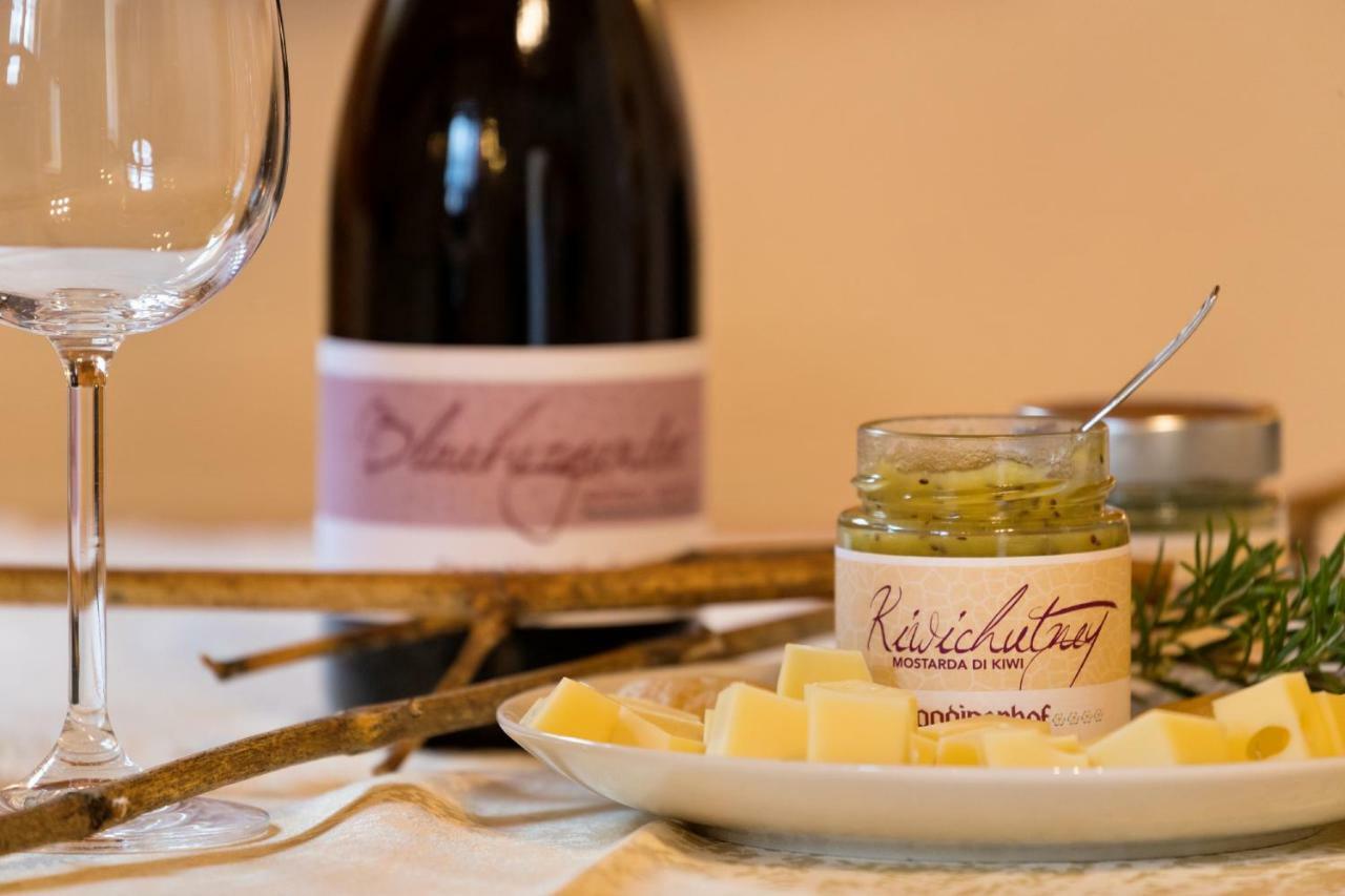 Engadiner Apartments & Wines 몬타냐 외부 사진